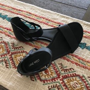 Nine West Sandals Size 9.5